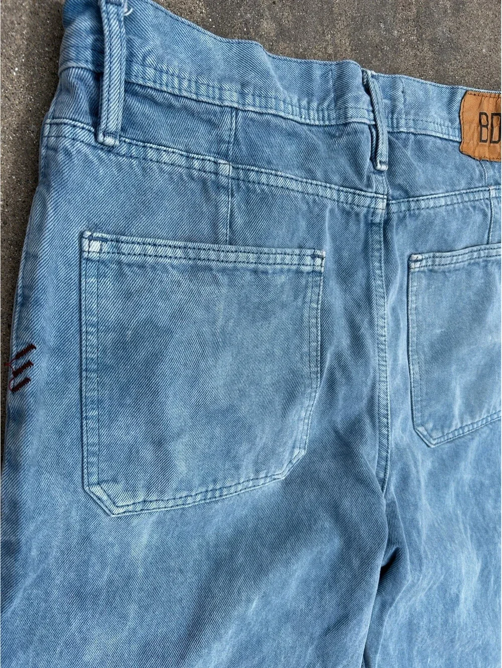 BDG Jeans Mens 32 x 34 Vintage Bow Fit Cotton Light Wash Small Orange Stain - Picture 5 of 15